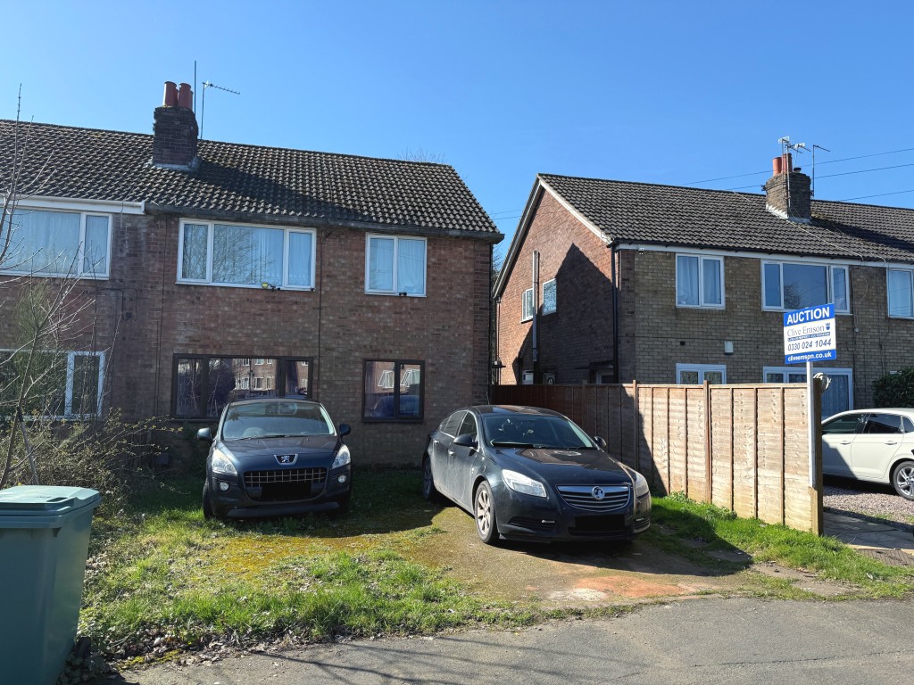 Lot: 177 - TWO-BEDROOM GROUND FLOOR MAISONETTE WITH GARDEN - Two bedroom ground floor maisonette in Nuneaton